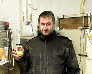 Maître Tesson vous salue bien