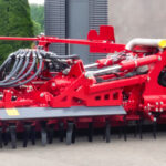 Herse rotative et outil à dents