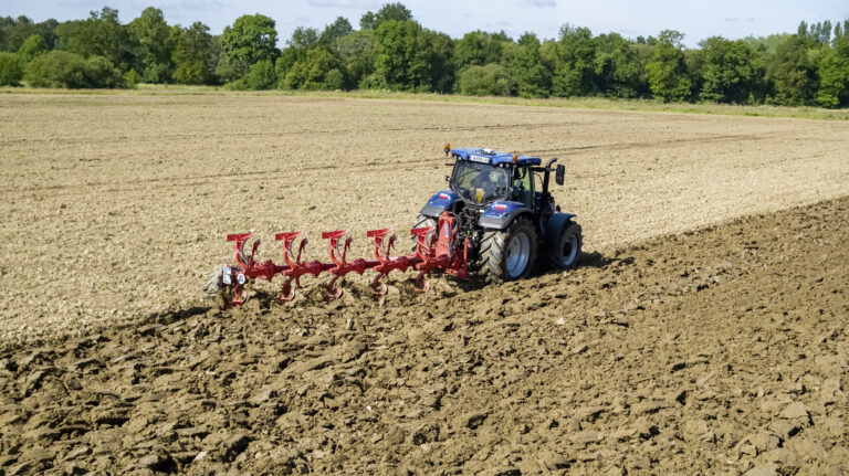 Les dents de la terre : quand les charrues font surface