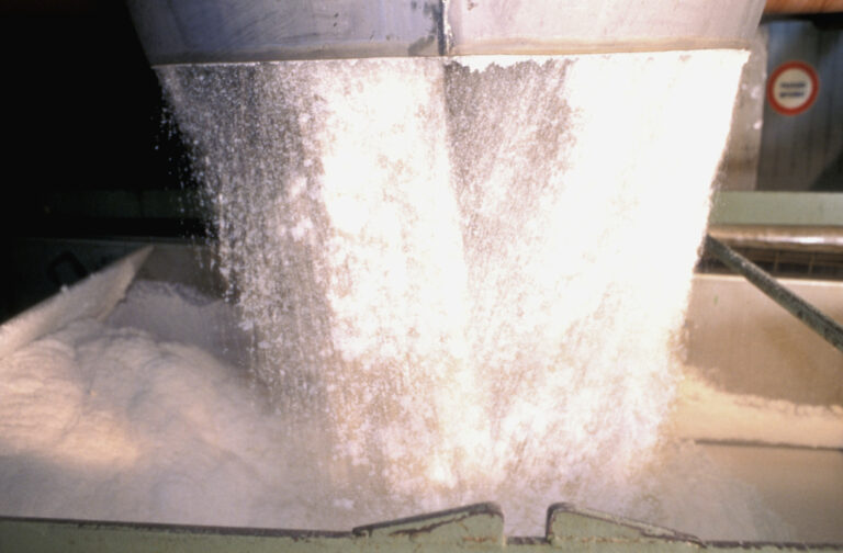 Le commissaire Hansen annonce la suspension du régime de perfectionnement actif sur le sucre