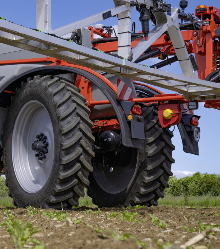 Pulvérisateurs automoteurs et traînés&nbsp;: précision et débit au champ