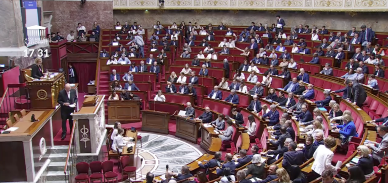 Le projet de loi d’urgence est adopté par les députés en première lecture
