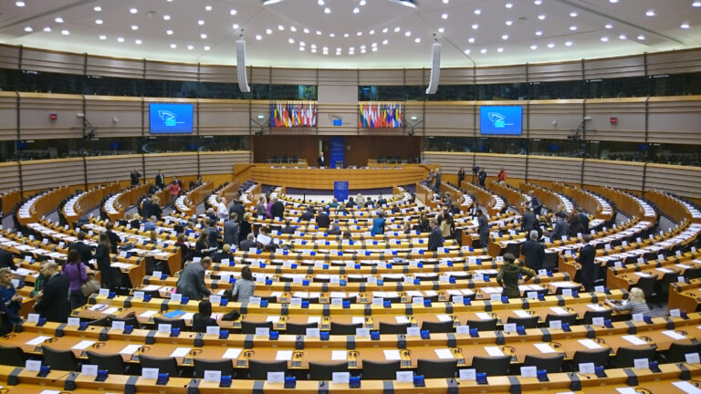le parlement adopte définitivement la nouvelle réglementation sur les ngt