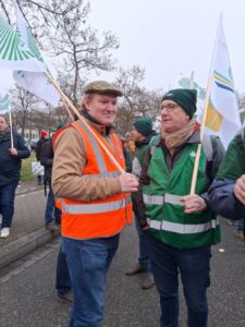 Jean Lefèvre, administrateur de la CGB Oise et Emmanuel Pigeon, directeur de la CGB Hauts-de-France. Les agriculteurs tirent leurs dernières cartouches à Strasbourg